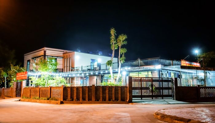 Không gian tiệc cưới sang trọng tại Nhà Hàng Phố Huyện