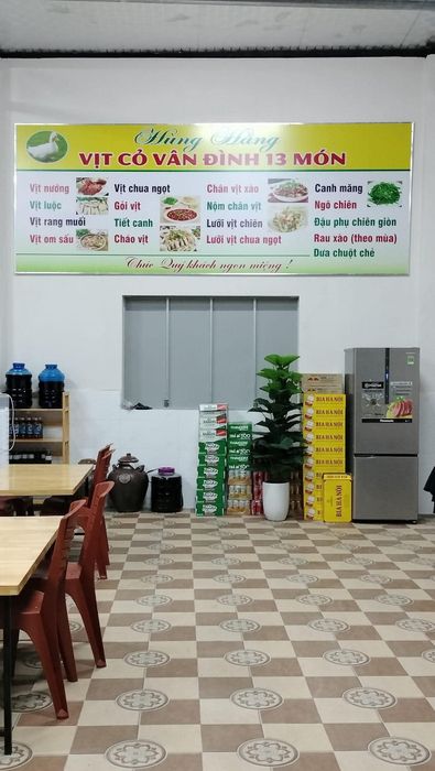 Không gian ấm cúng tại Nhà hàng Hùng Hằng