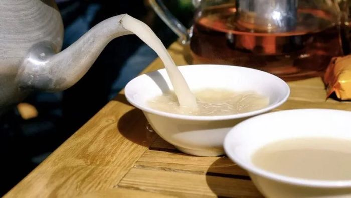 Trà bơ được xem là thức uống đặc trưng không thể thiếu trong văn hóa ẩm thực Tây Tạng