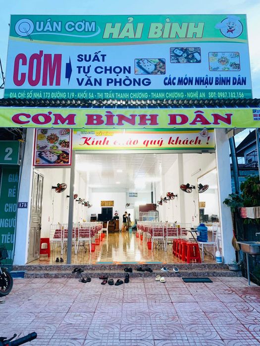 Không gian ấm cúng tại Quán Cơm Hải Bình