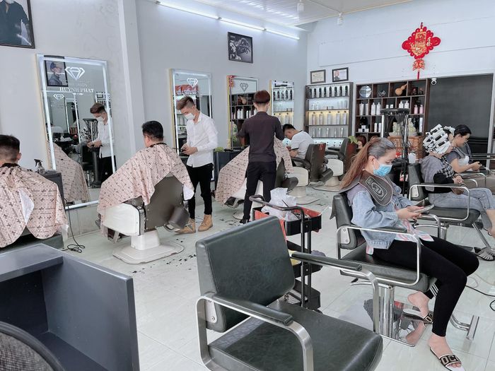 Không gian đào tạo chuyên nghiệp tại Hair Salon Huỳnh Phát