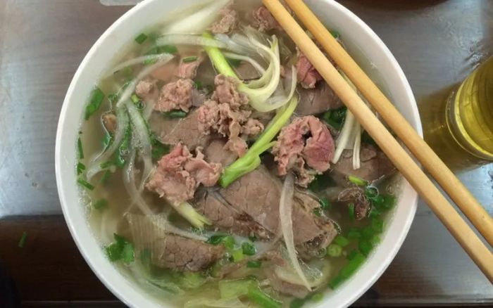 Tô phở vàng ươm thơm ngon tại Phở Trang