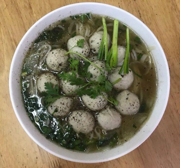 Tô phở bò thượng hạng tại Phở Hiền - Sự hòa quyện hoàn hảo giữa nước dùng và thịt bò