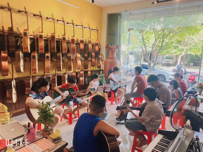 Hình ảnh không gian đầy cảm hứng tại Shop Guitar Đà Nẵng