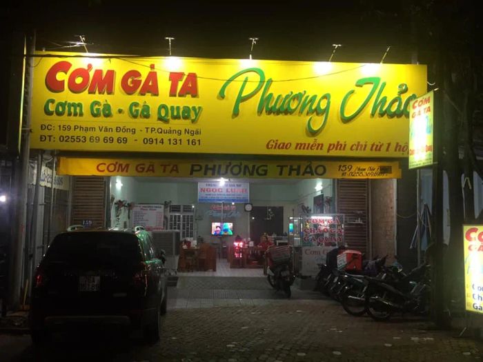 Không gian ấm cúng và món ngon đặc trưng tại Phương Thảo