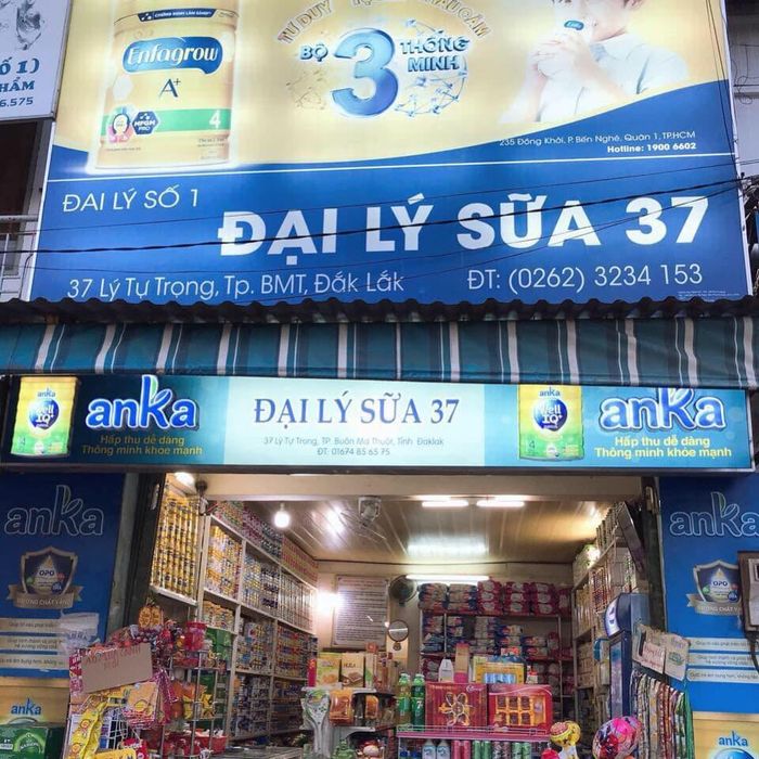 Không gian mua sắm hiện đại tại Đại lý Sữa 37 Buôn Ma Thuột