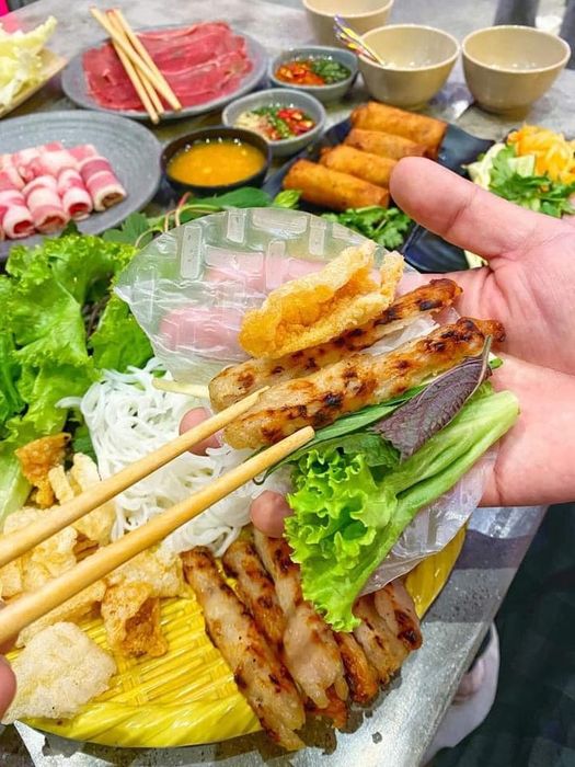 Nem chả nướng cuốn - Bún khô thịt nướng Hòa Quy Nhơn ảnh 1