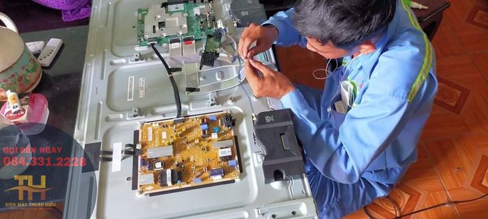 Hình ảnh đội ngũ kỹ thuật viên tận tâm tại Điện Máy Thuận Hiếu