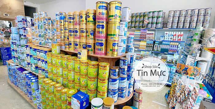 Không gian trưng bày hiện đại tại Shop Tin Mực