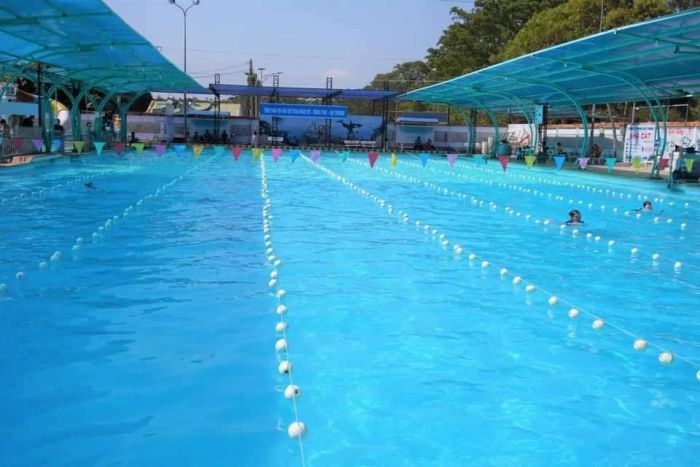 Hình ảnh hồ bơi Thanh Thiếu Nhi xanh mát