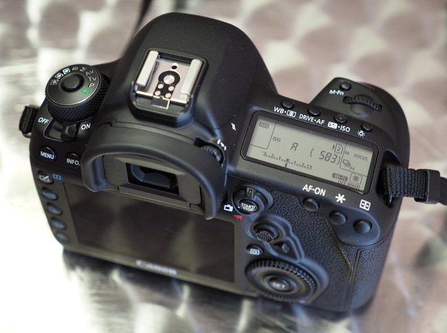 Máy Ảnh Canon EOS 5D Mark IV (Body) - Hàng Nhập Khẩu