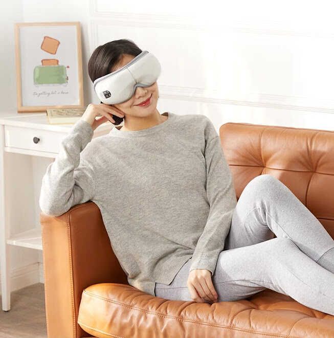 Hình ảnh thực tế máy massage mắt Momoda SX324