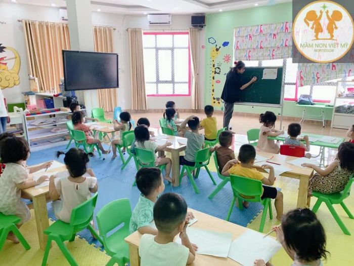 Khu vui chơi và giáo cụ Montessori chuyên nghiệp