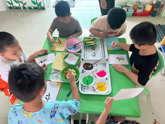 Hoạt động sáng tạo cùng thiên nhiên tại Trường Mầm Non 3/2