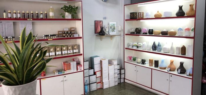 Không gian ấm áp tại cửa hàng Hương Sắc Việt