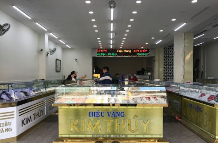 Hình ảnh không gian sang trọng tại Tiệm Vàng Kim Thúy