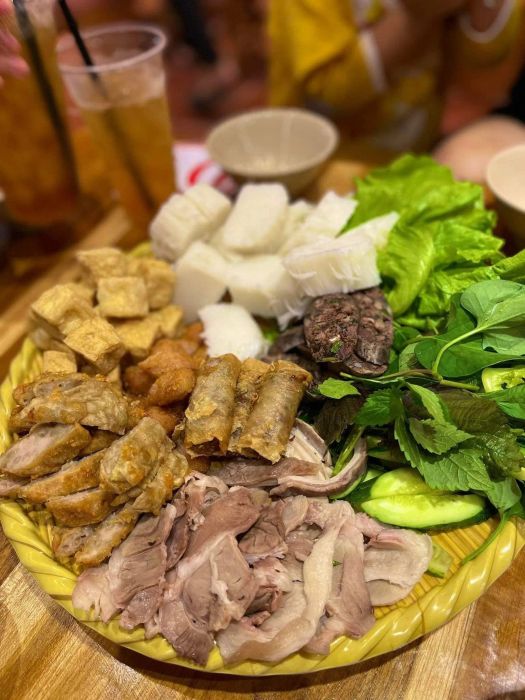 Hình ảnh các món ăn đa dạng và hấp dẫn tại quán