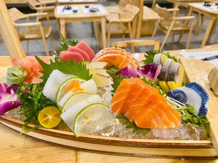 Không gian sang trọng tại Nhà Hàng Nhật UOZA
