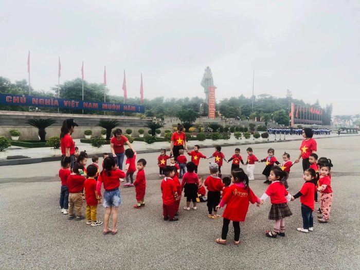 Hoạt động vui chơi của bé tại Mầm non Hồng Nhung