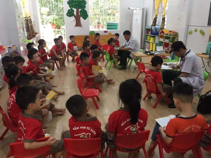Hoạt động vui chơi của bé tại Mầm non Tú Oanh