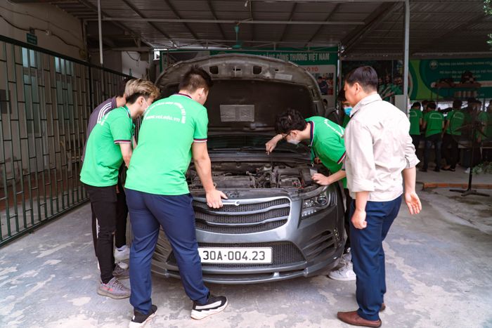 Hình ảnh xưởng thực hành hiện đại tại Trường Cao Đẳng Công Thương Việt Nam