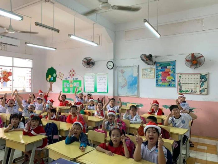 Khuôn viên xanh mát của Trường Tiểu học Nguyễn Chí Thanh