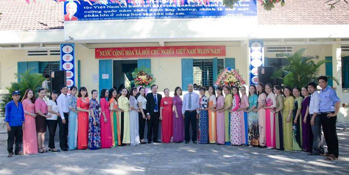 Hình ảnh đẹp về ngôi trường xanh - Trường Tiểu học Phan Thanh
