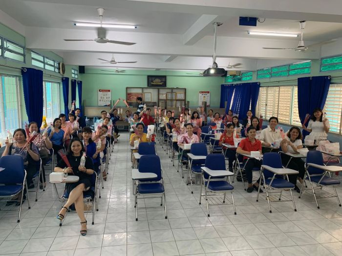 Góc sân trường đầy nắng tại Trường Tiểu học Trương Định