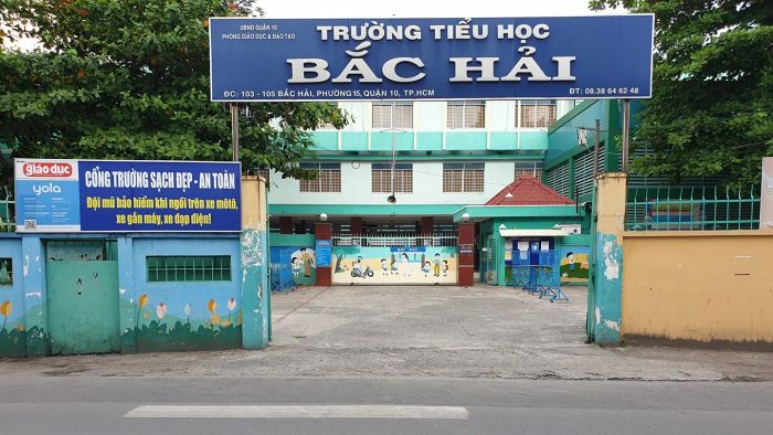 Khuôn viên xanh mát tại Trường Tiểu học Bắc Hải
