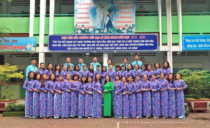 Khuôn viên tràn ngập nắng gió tại Trường Tiểu học Lê Đình Chinh