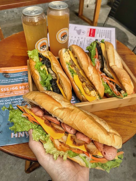 Bánh mì Dân Tổ - Sự hòa quyện giòn tan của 12 loại nhân