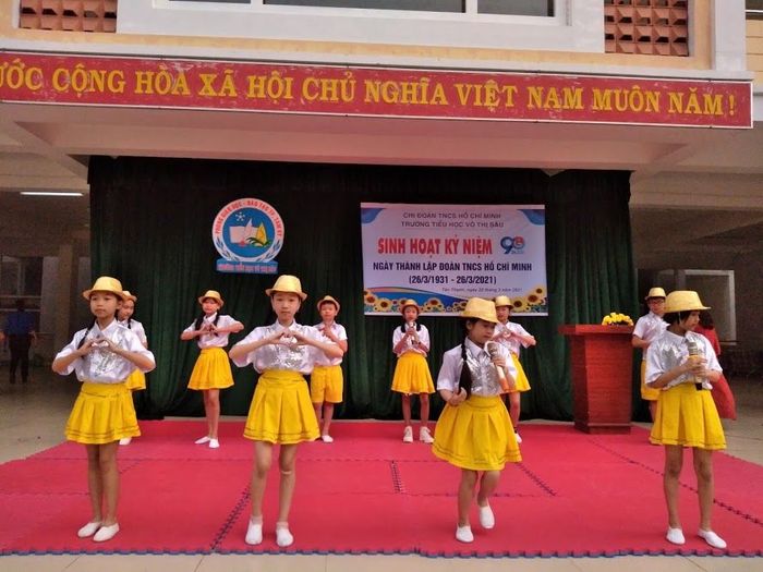 Góc sân trường rực nắng - Trường Tiểu học Võ Thị Sáu