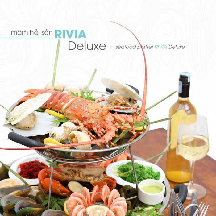 Không gian ấn tượng tại RIVIA Food & Dining
