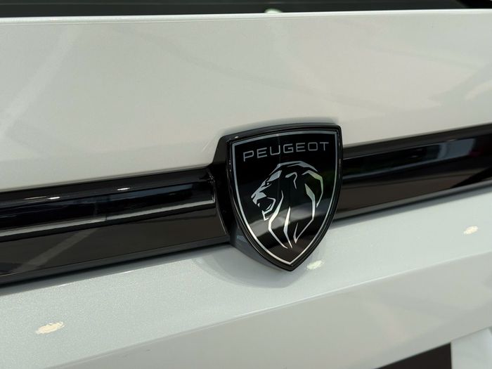 Peugeot 408 Legend Edition (11).jpg