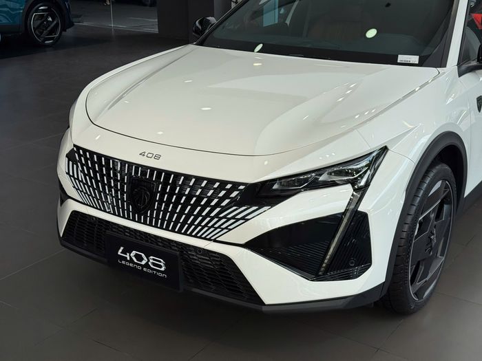 Peugeot 408 Legend Edition (12).jpg