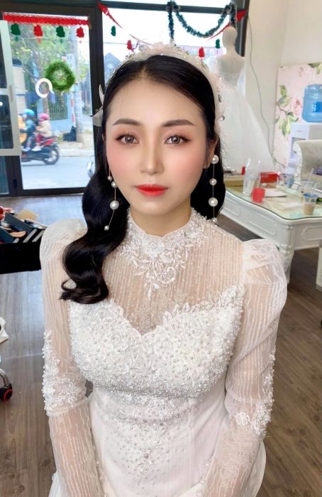 Hình ảnh 1: Cô dâu rạng rỡ với phong cách makeup trong trẻo tại Thương Phạm Makeup