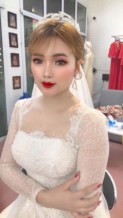 Hình ảnh 3: Khoảnh khắc lộng lẫy với phong cách trang điểm sang trọng