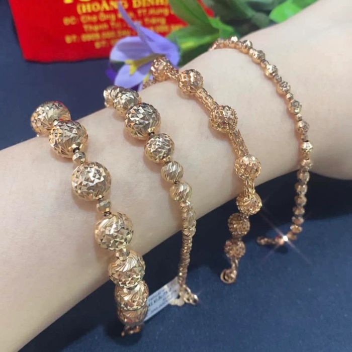 Không gian sang trọng và bộ sưu tập trang sức tại Tiệm vàng Tôn Tiến Hoàng Dinh