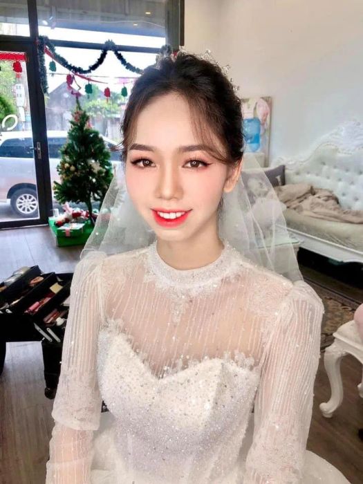 Hình ảnh 2: Cô dâu tỏa sáng với phong cách makeup Glossy Skin tại Thương Phạm Makeup