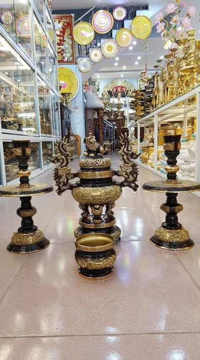 Không gian trưng bày đồ thờ đồng mỹ nghệ tại Đồ Thờ Trường An - Ảnh 3