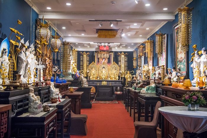 Không gian trưng bày tượng Phật tại Tượng Thờ Phật Giáo Kiến An - Ảnh 1
