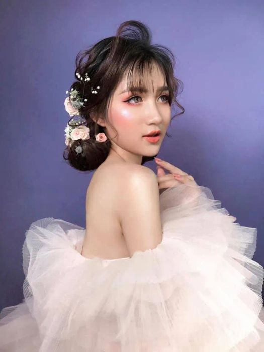 Hình ảnh 3: Cô dâu rạng rỡ với phong cách trang điểm tinh tế tại Minh Nguyễn Studio