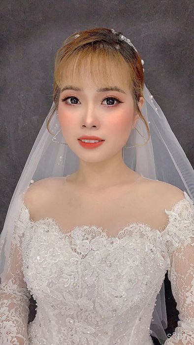Hình ảnh 1: Cô dâu tỏa sáng với phong cách trang điểm công chúa tại Hoàng Hoa Wedding