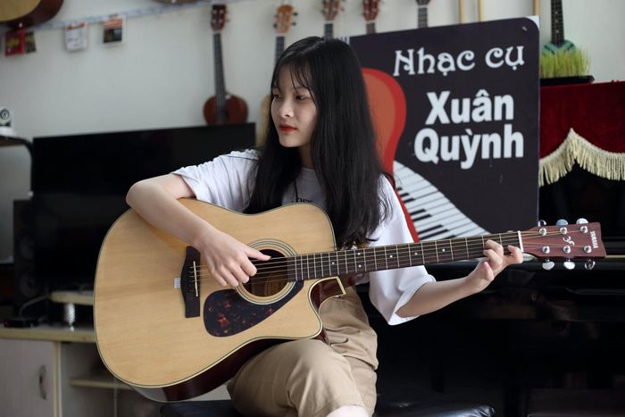 Hình ảnh lớp học guitar tại Nhạc Cụ Xuân Quỳnh Lào Cai