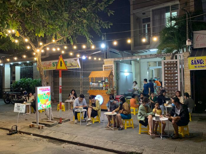 Không gian xanh mát tại Tiệm kem Mint