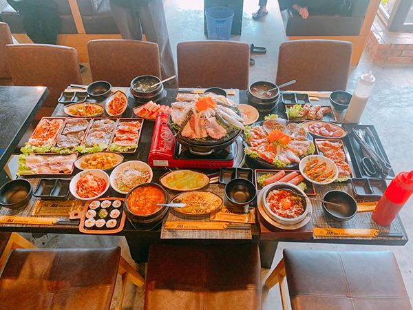 Hình ảnh: Bữa tiệc buffet lẩu nướng thịnh soạn tại AKA BBQ & Hotpot