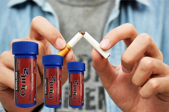 Hình ảnh chi tiết kẹo Kirkland Signature Quit 2 Lozenges Cherry - Thiết kế ống đựng tiện lợi