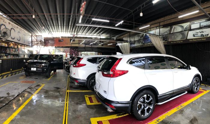 Hình ảnh quy trình chăm sóc xe chuyên nghiệp tại Carcare Saigon