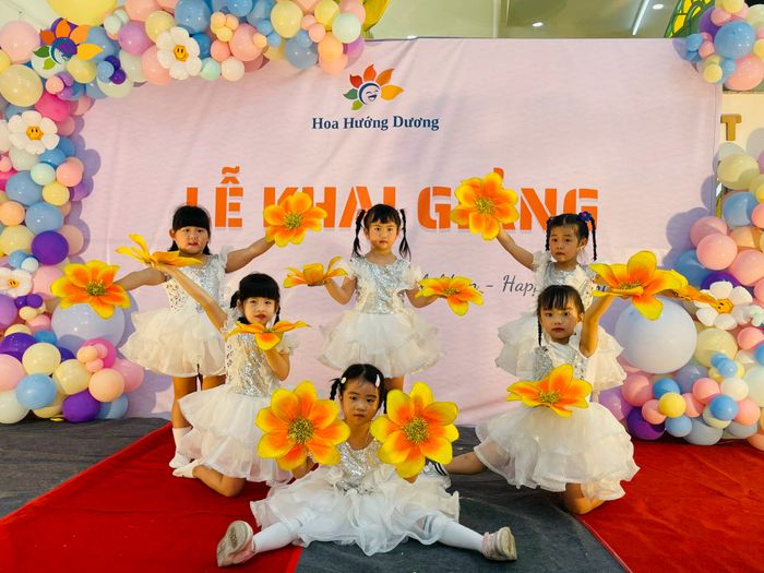 Hình ảnh hoạt động vui chơi tại Mầm Non Hoa Hướng Dương