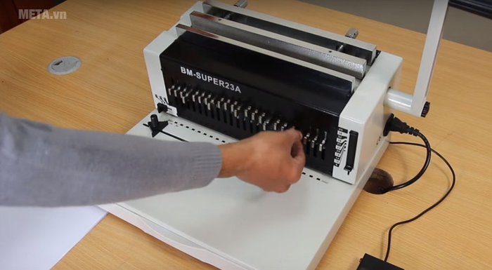 Máy đóng sách gáy kẽm Silicon SUPER 23A